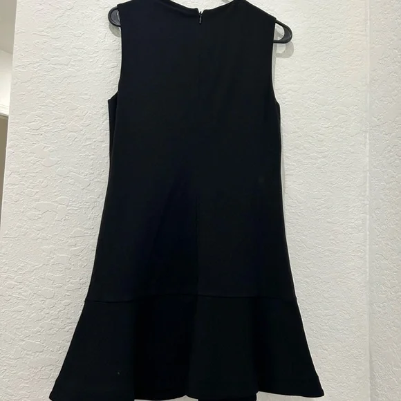 📚DROP⬇️ BCBGMAXAZRIA • Alyn Black
Fringe Trim Flounce Hem
Cocktail Dress • S - Picture 7 of 9